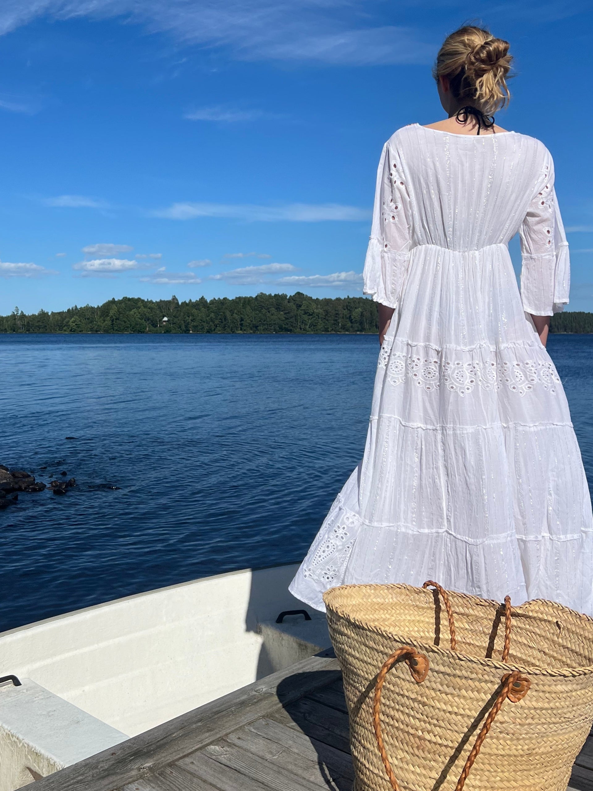 Klänning vit/broderi